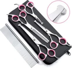 Professionele Hondenscharen Set - Extra Veilige Grooming Set - Trimscharen Voor Honden - Knipschaar - Effileerschaar / Uitdunschaar - Gebogen Schaar Met Ronde Punt - Precisieschaar - Hondenverzorging - Inclusief Kam, 2 Haarclips En Luxe Opbergdoos -Hondenbenodigdheden 1200x1136 8