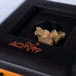 Trixie Dogtoy Dog Activity Strategy Game Gamble Box - Piepend Speelgoed - 15cm X 15cm X 9cm - Zwart/rood/oranje -Hondenbenodigdheden 1200x1200 1136