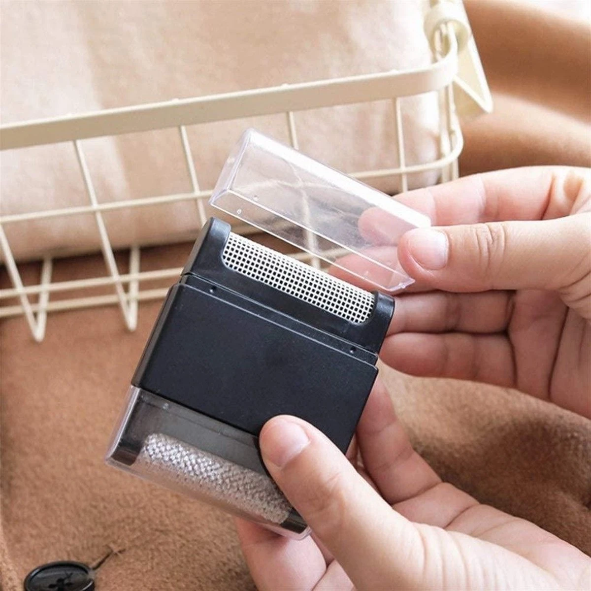 Draagbare Mini Kleding Haar Bal- Lint Remover- Kleding Reiniging Trimmer- Sweater Doek Handmatig Scheerapparaat- Kleding Reiniging Trimmer-Stof Scheerapparaat Voor Stoffen-Linnen- Kleding - Meubilair-dieren-Zwart 2 Draagbare Mini Kleding Haar Bal- Lint Remover- Kleding Reiniging Trimmer- Sweater Doek Handmatig Scheerapparaat- Kleding Reiniging Trimmer-Stof Scheerapparaat Voor Stoffen-Linnen- Kleding - Meubilair-dieren-Zwart - Afbeelding 2