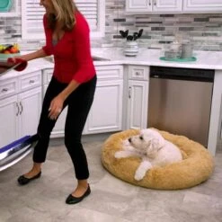Peaceful Pooch L - Pluizig Hondenbed - 94cm Diameter - Opvouwbaar - In Verschillende Maten. Kattenbed - Wasbaar - Uitneembare Vulling - Ontspant Gewrichten En Spieren - Anti-slip Noppenbodem -Hondenbenodigdheden 1200x1200 869