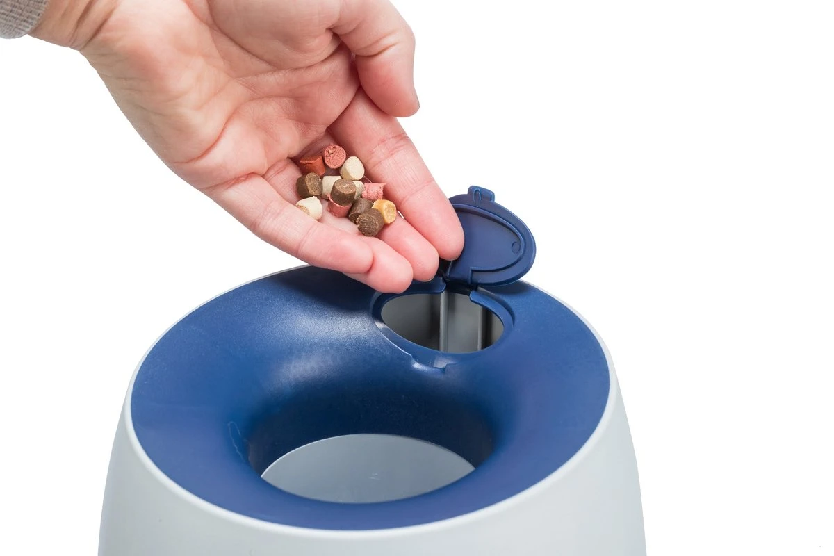 Trixie Dog Activity Strategiespel Ball&Treat Wit / Blauw - 17X17X18 CM 3 Trixie Dog Activity Strategiespel Ball&Treat Wit / Blauw - 17X17X18 CM - Afbeelding 3