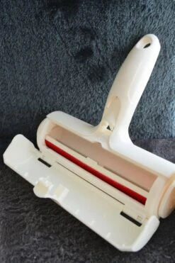 Huisdierhaar Verwijderaar - Huisdier Haar Verwijder Borstel – Pet Hair Remover – Pluizenborstel – Haren Verwijderen – Kleding Borstel & Roller – Katten & Honden - Haar Verwijderaar -Hondenbenodigdheden 799x1200